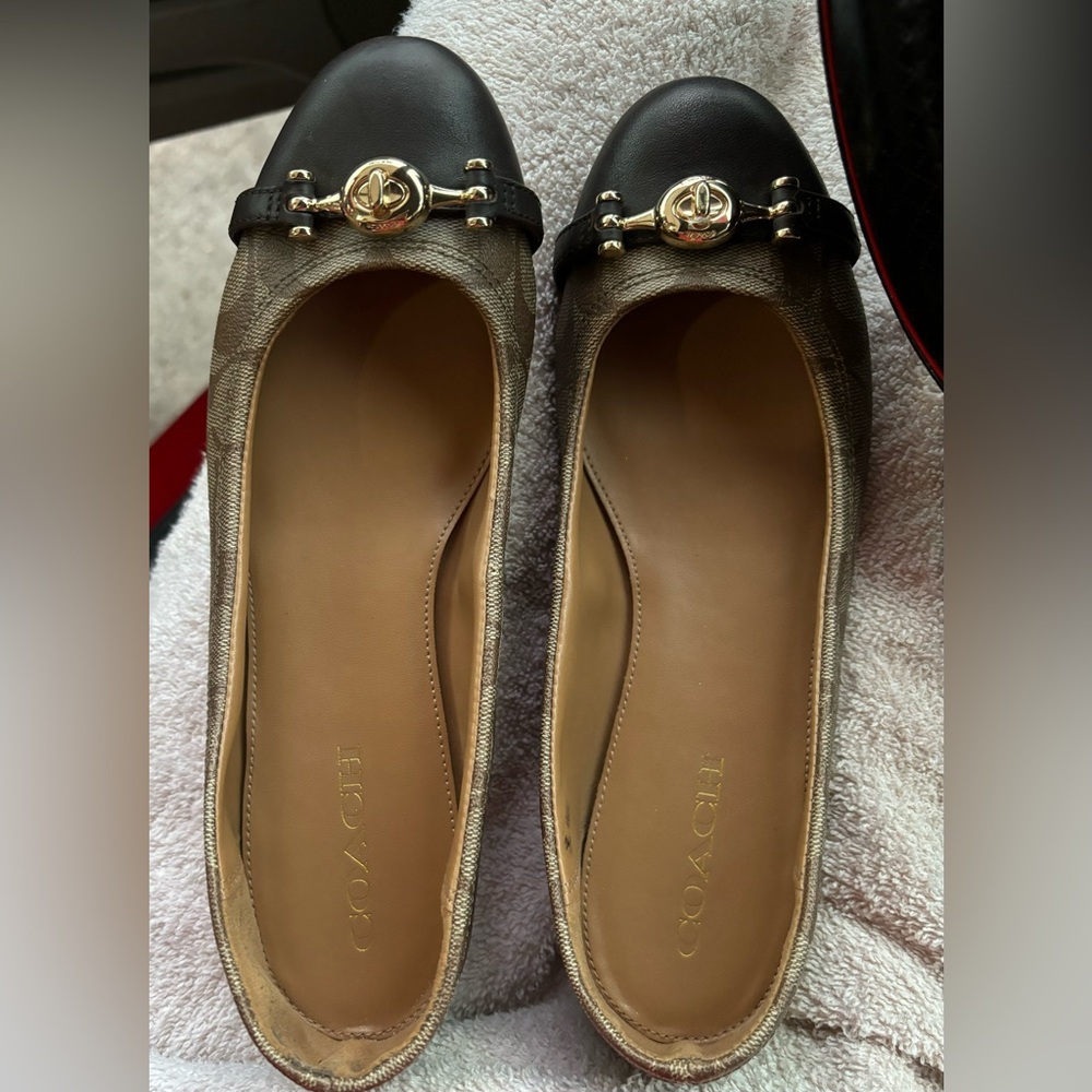 Coach tan shoes size 7.5 or 8 can’t find the size